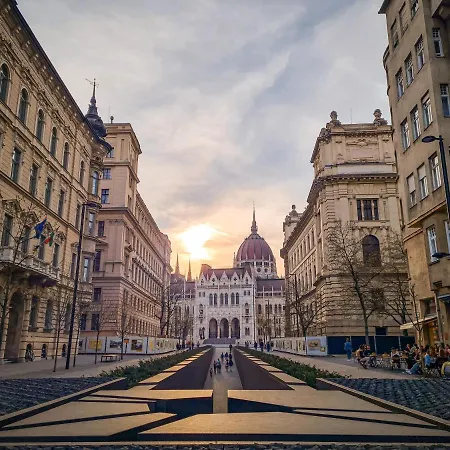 Rooftop Coffee By Parliament Apartment *